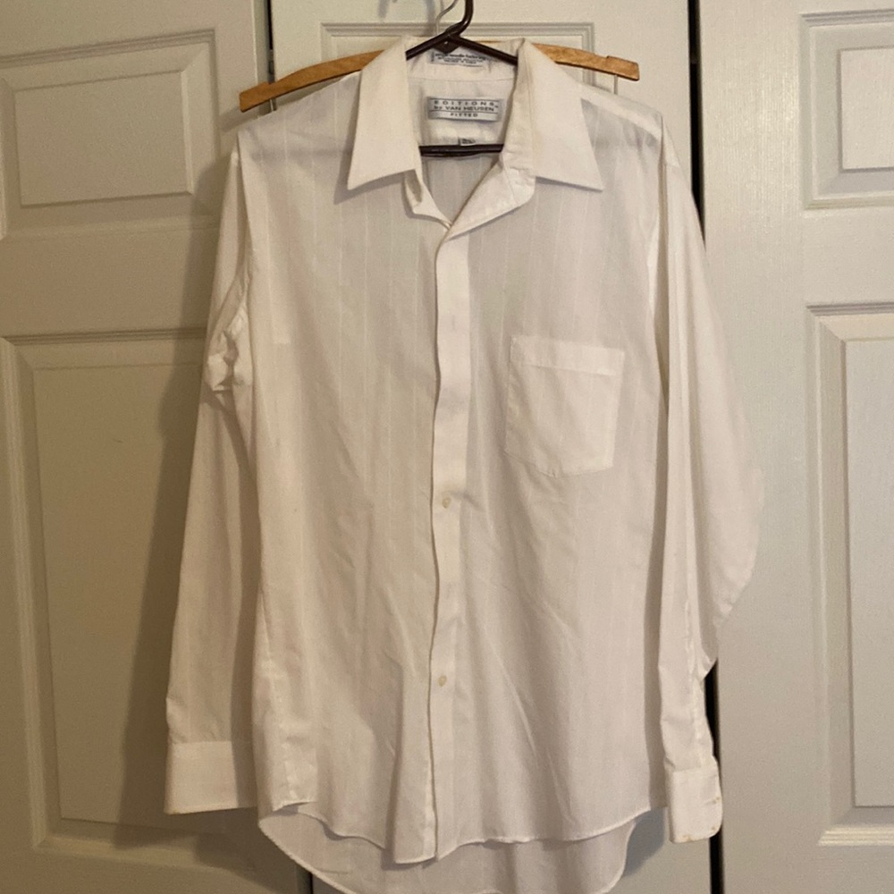 Fitted Van Heusen dress shirt off white